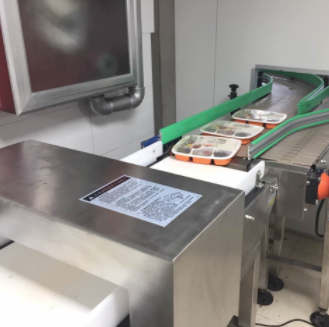 青島高鐵餐飲管理公司下單我公司食品金屬檢測機(jī)